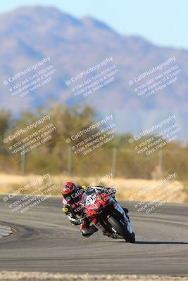 media/Jan-10-2025-CVMA Friday Practice (Fri) [[489e0da257]]/Group 4 and Trackday/Session 5 (Turn 7)/